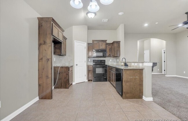 Building Photo - 1148 E 146 Ct S