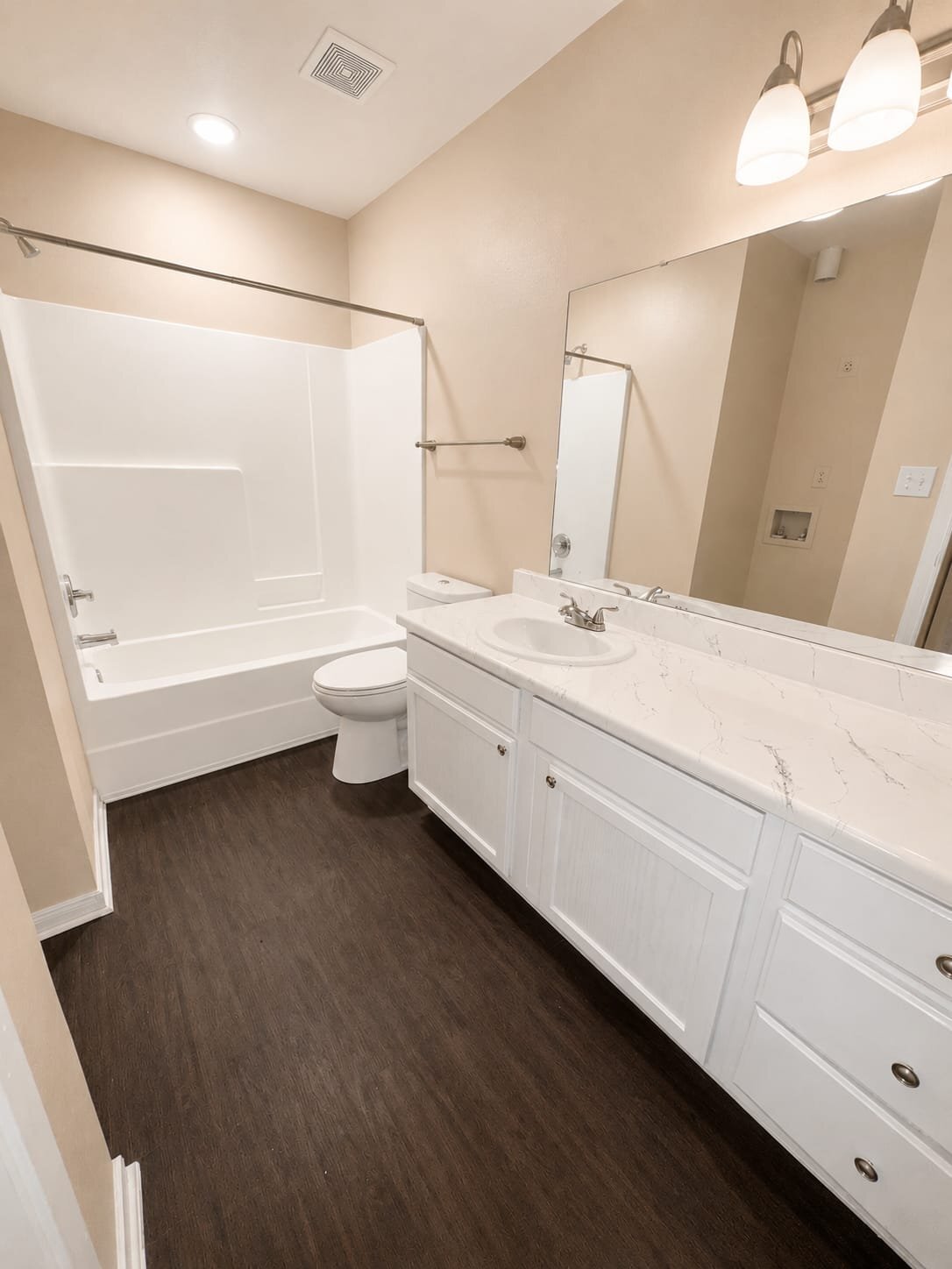 Building Photo - 811 Cloyd Dr