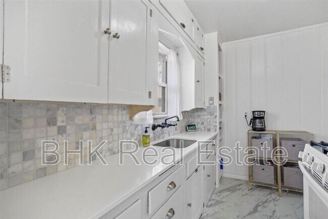 Building Photo - 1915 Clover Ln