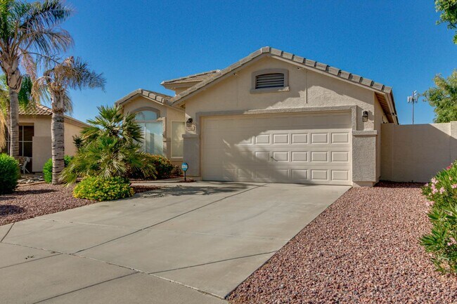 Building Photo - New Listing in Peoria