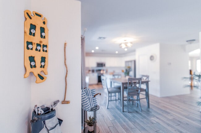 Building Photo - 1550 N Desert Willow St