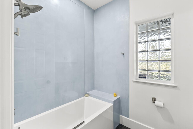 Building Photo - 8135 White Fences Ln