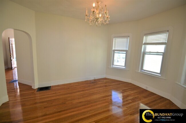 Building Photo - 57 Judson St