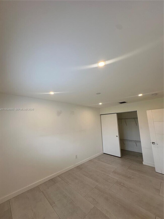 Building Photo - 2832 SW 124th Ct