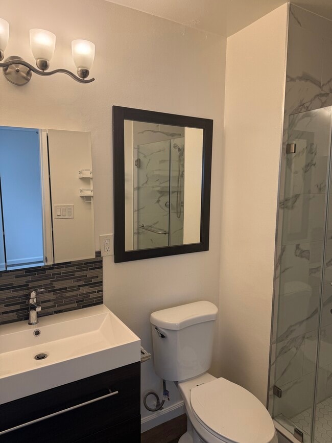 Building Photo - 1031 N Harper Ave