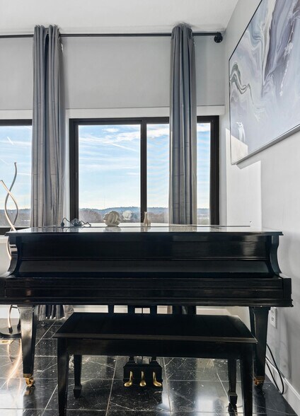 Building Photo - 275 U.S. 20-SI ID1240408P