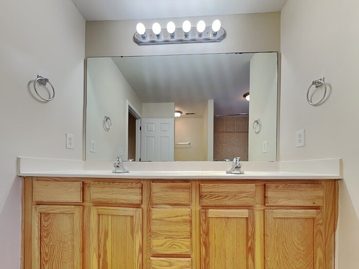 Building Photo - 6265 Branch Hill Cir