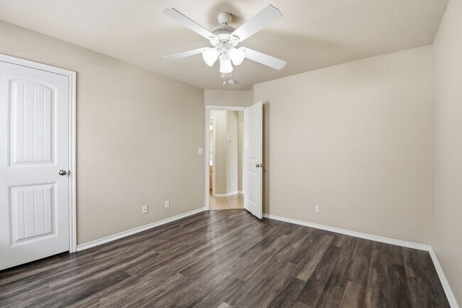 Building Photo - 3 Bed | 2 Bath | Jenks | Available Now