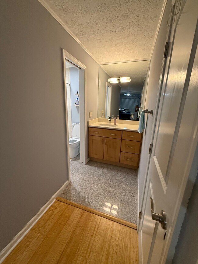 Building Photo - 202 Dunbar Dr