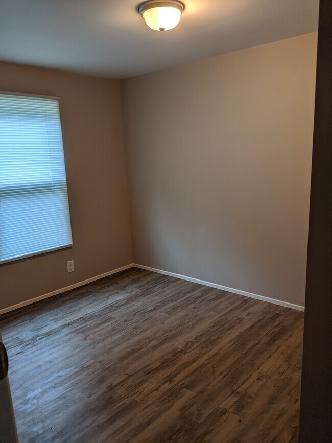 Master Bedroom - 114 Victory Ln