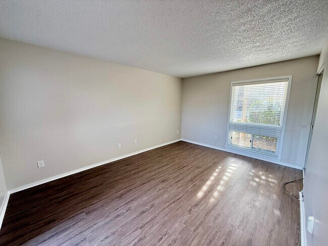 Building Photo - 1025 Plantation Dr W