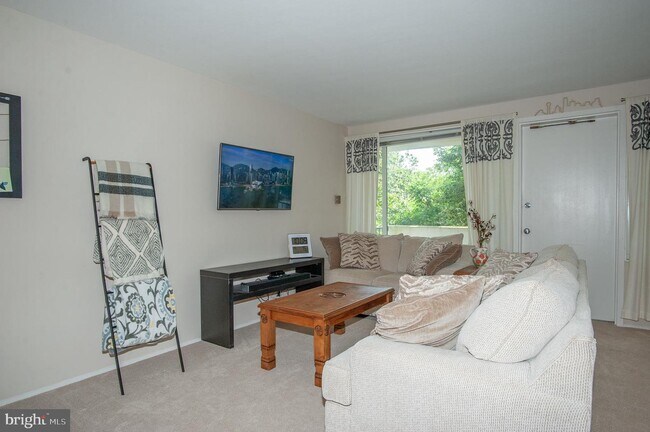 Building Photo - 4501 Arlington Blvd