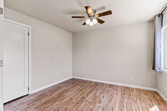 Building Photo - Newly Renovated 2 Bedroom Apartment with P...