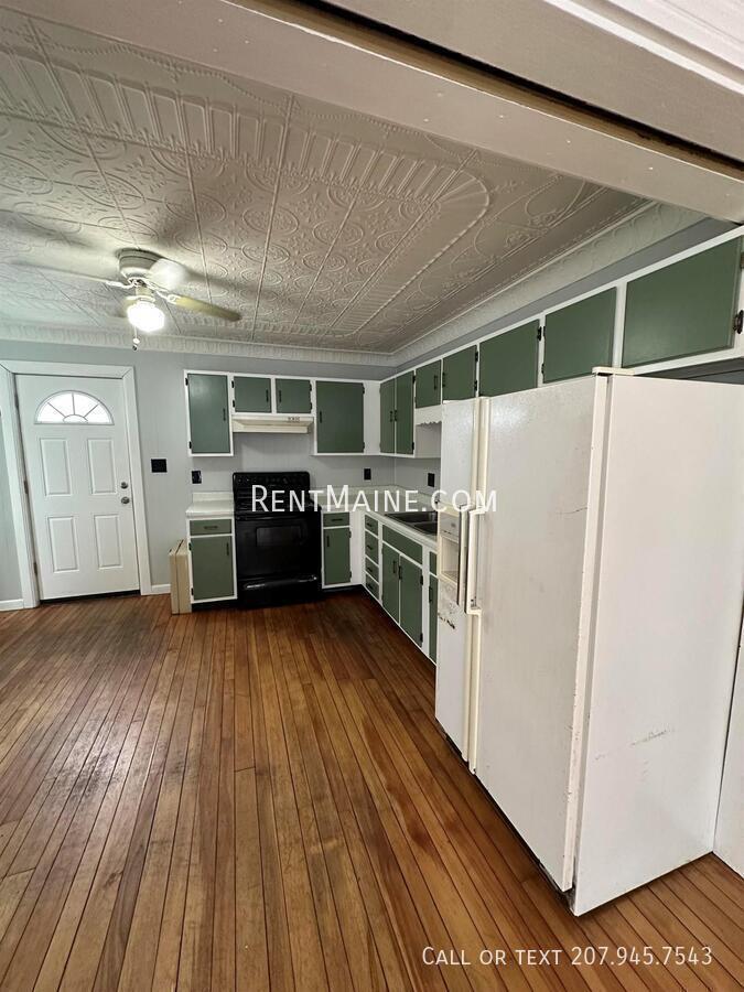 Building Photo - 203 Center St