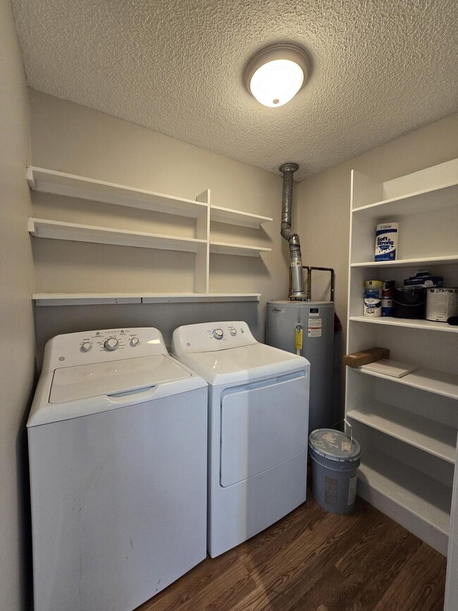 Building Photo - 740 Marigold St