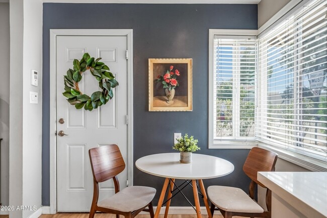 Building Photo - 1831 W Northview Ave