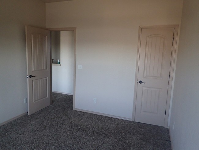 Building Photo - 13836 Hollywood Dr