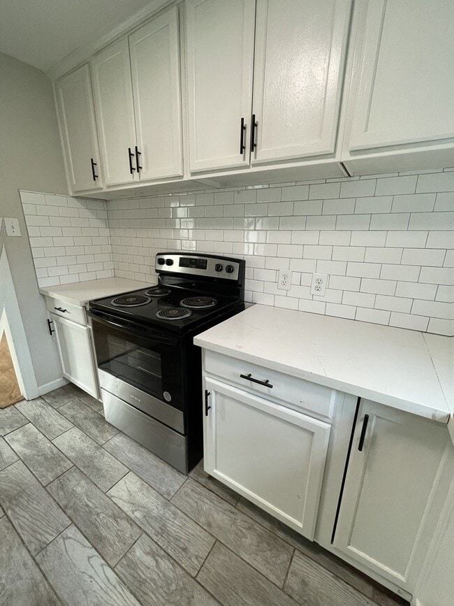 Building Photo - 732 Cedarhurst Rd