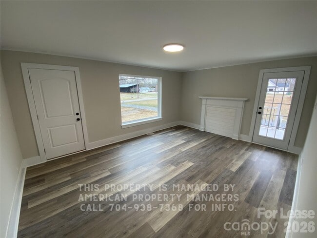 Building Photo - 1830 Hollywood Dr