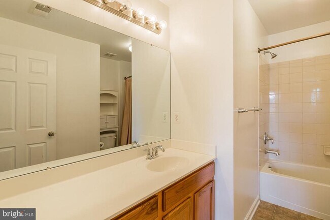 Building Photo - 16397 Topsail Ln
