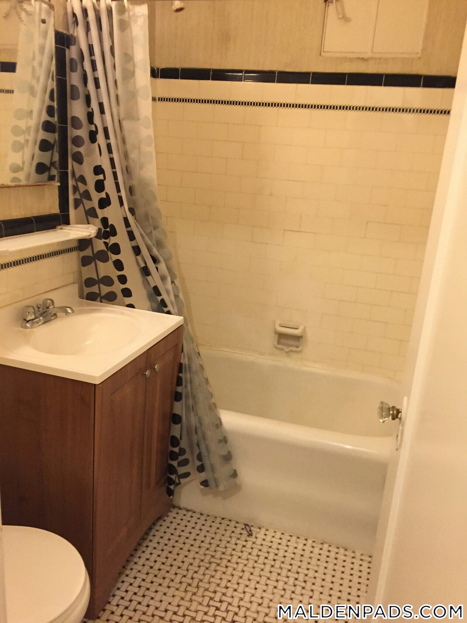 Building Photo - 349 Pleasant St