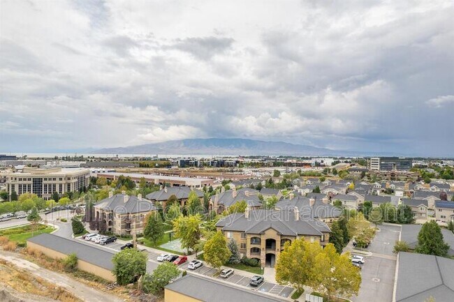 Building Photo - 661 S 2220 W