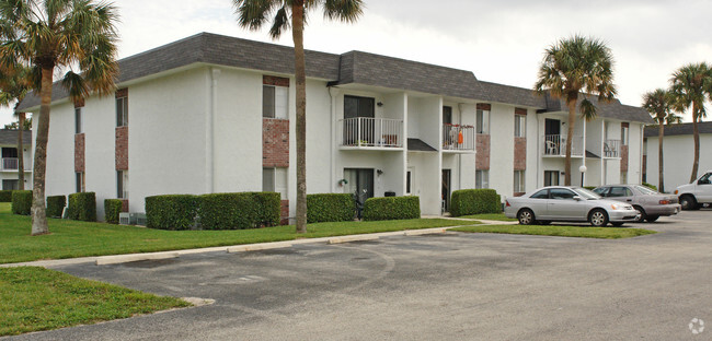 Building Photo - Pine Tree Apartments