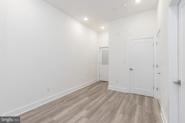 Building Photo - 90-94 E Laurel St