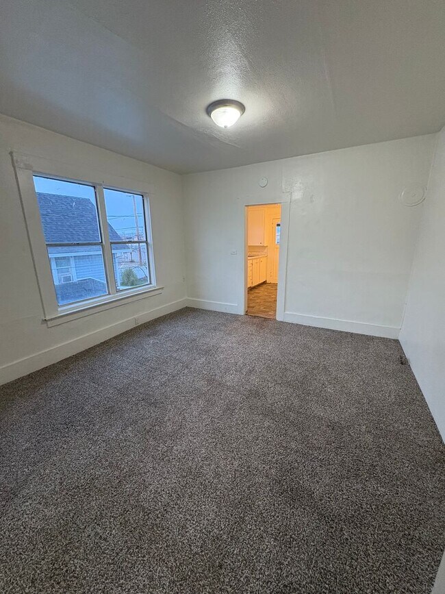 Building Photo - 440 N Grape St