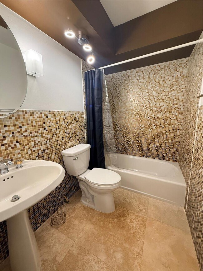 Building Photo - 15315 Loch Isle Dr W