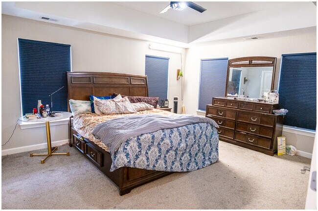 Building Photo - 1321 Parkdale St