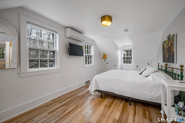 Building Photo - 99 Bay View Ave