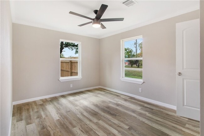Building Photo - 904 Westview Cir