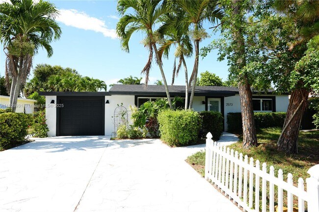 Building Photo - 2573 Conroy Dr