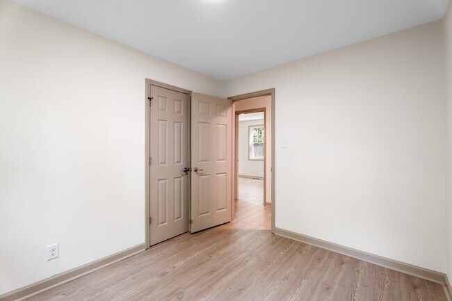 Building Photo - 404 S Audubon Ave