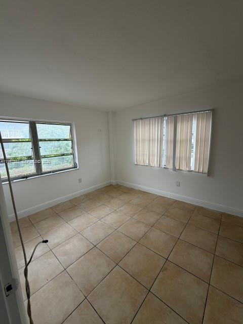 Building Photo - 1821 NE 168th St