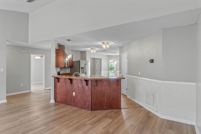 Building Photo - 203 Citadel Ln