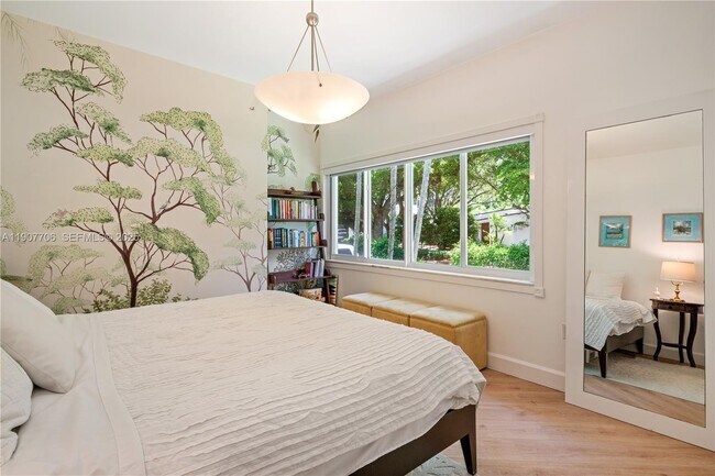 Building Photo - 200 Shore Dr S