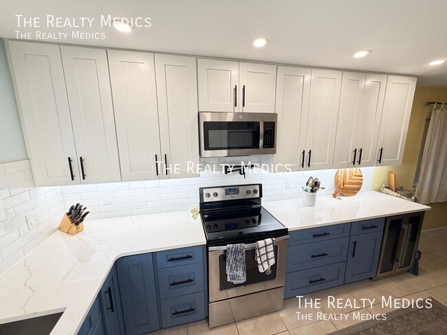 Building Photo - 2040-4401 Sea Mist Dr-