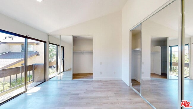 Building Photo - 9625 Sylmar Ave