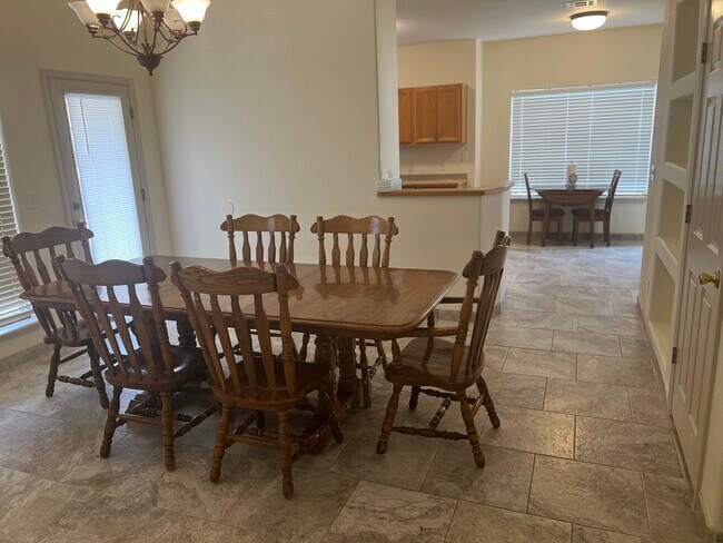 Building Photo - 2902 Quasar Dr