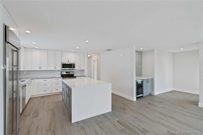 Building Photo - 2539 Wabash Dr