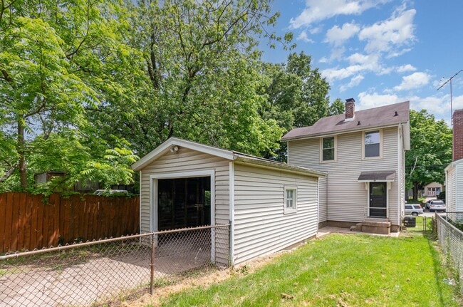 Building Photo - Chic Comfort & Space in North College Hill