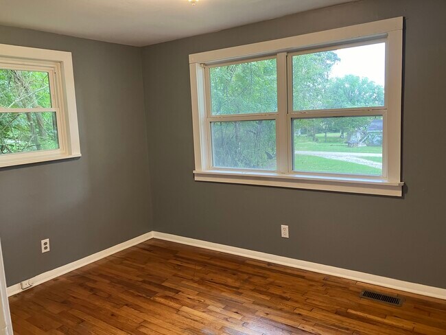 Front bedroom - 1159 Brookwood Dr