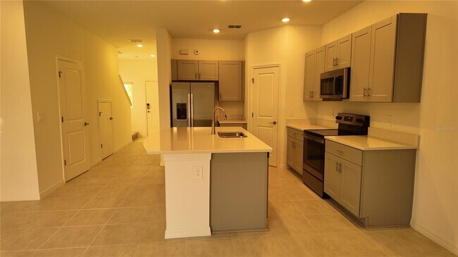 Building Photo - 2207 Portrait St