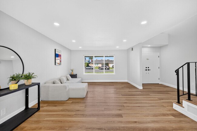 Building Photo - 13324 San Martin Pl