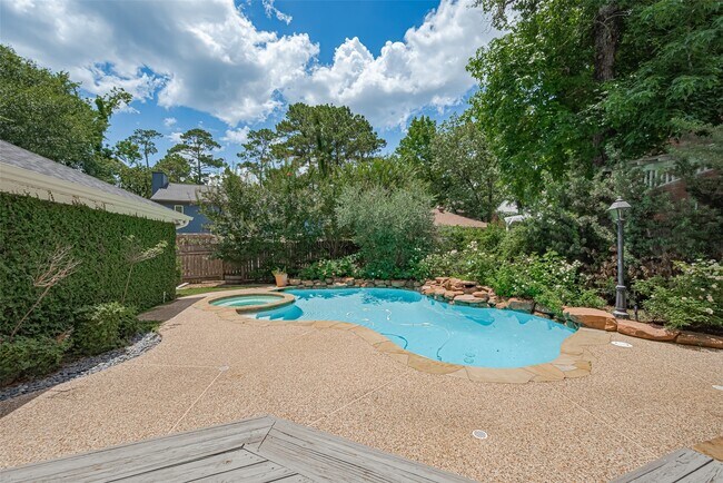 Building Photo - 3 Sandpebble Dr