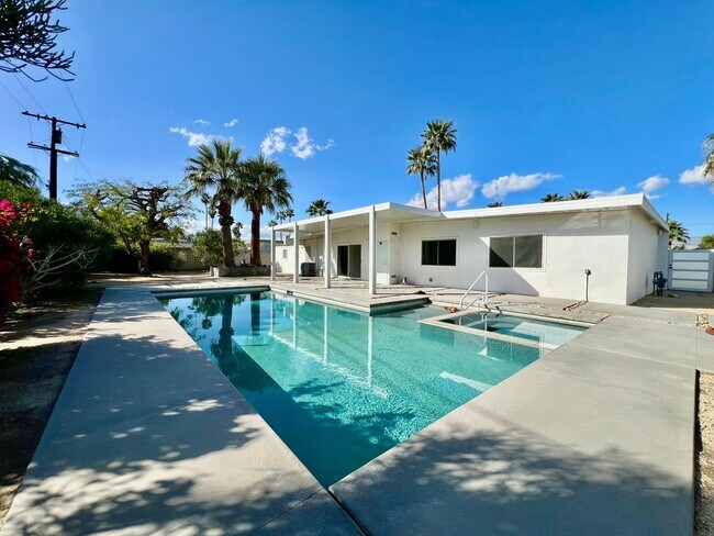 Building Photo - AVAILABLE NOW! 3 Bedroom 2 Bathroom POOL HOME in Palm Springs !