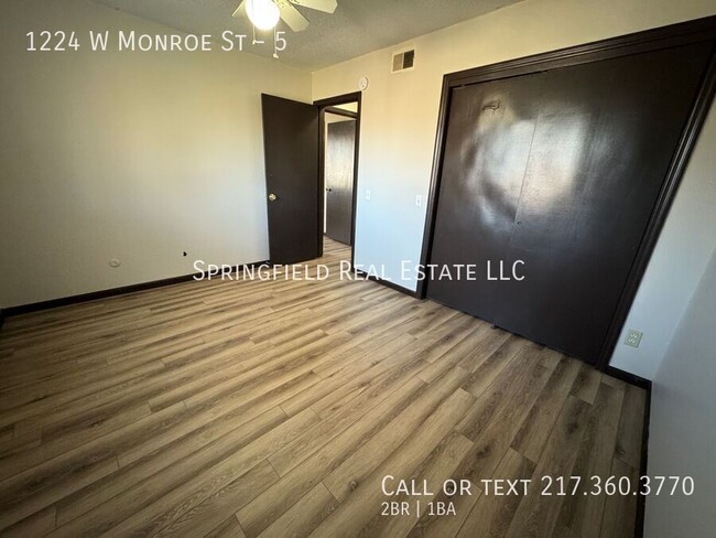 Building Photo - Sparkling 2 Bed 1 Bath Gem with Modern Upg...