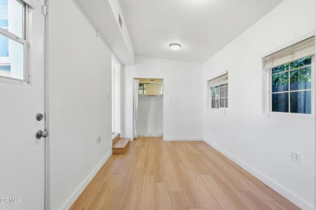 Building Photo - 10734 Oro Vista Ave